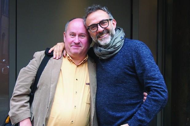 Italijanski prvak Massimo Bottura iz restavracije La Francescana iz Modene z avtorjem zapisa. Tri zvezdice, jasno in šestmesečni čakalni rok za obisk