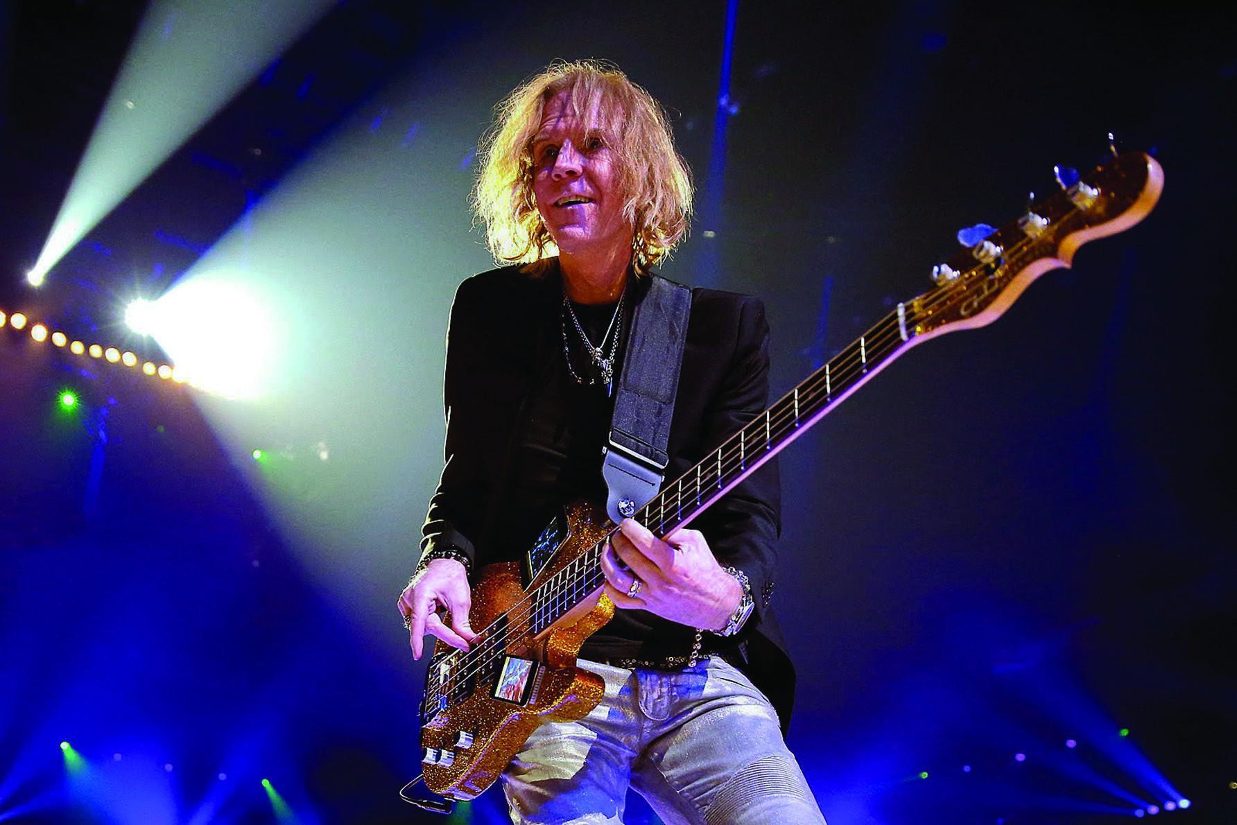 Mojster štirih strun - basist Tom Hamilton