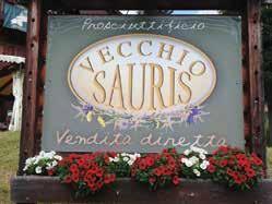 Prodaja pršutov Sauris v alpski vasici