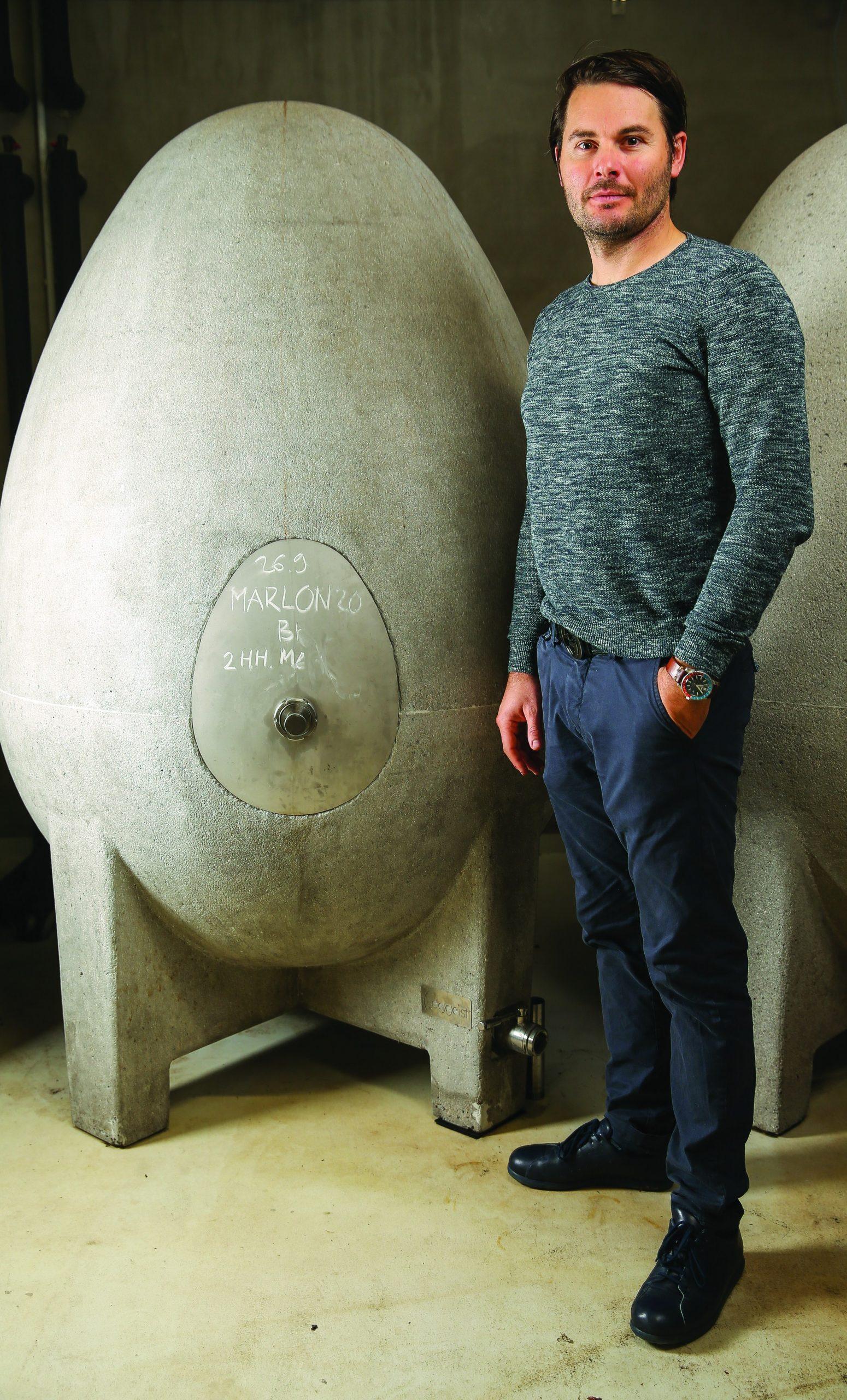 Iztok Badalič in eno od njegovih jajc