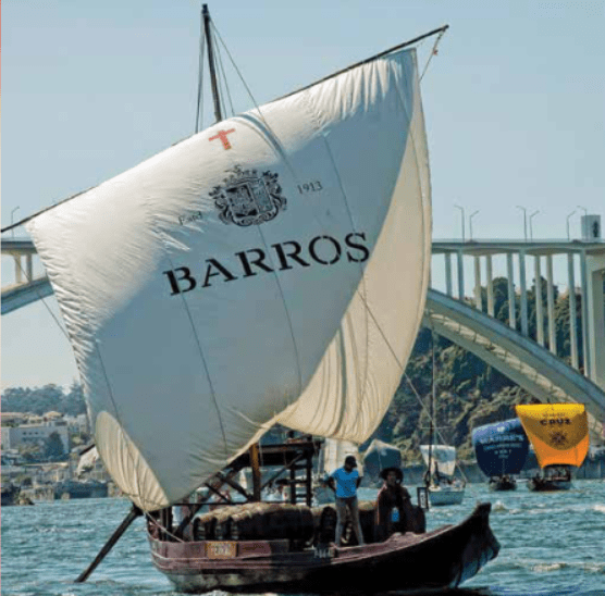 Barco Rabello na reki Douro v Portu