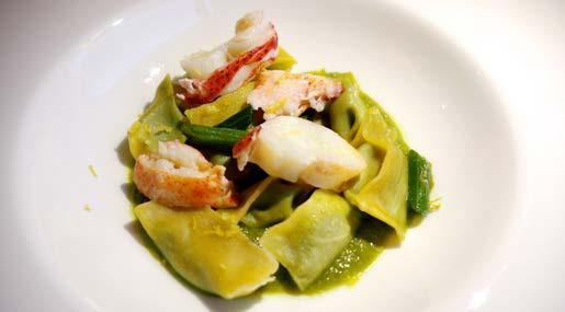 Jastog s polnjenimi sirovimi ravioli