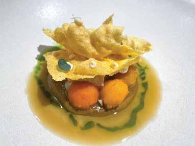 Buča hokaido in kozji sir z rdečo plesnijo.