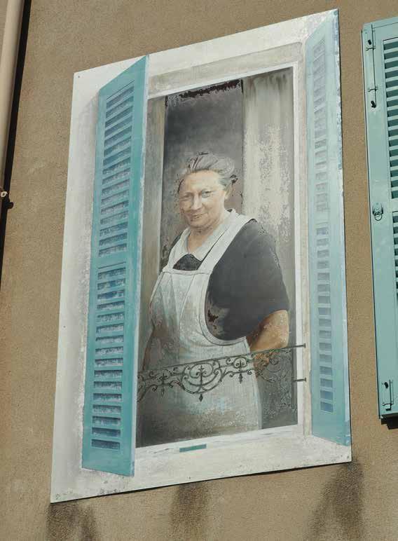 Duhovite slikarije po stenah so v vseh vasicah.