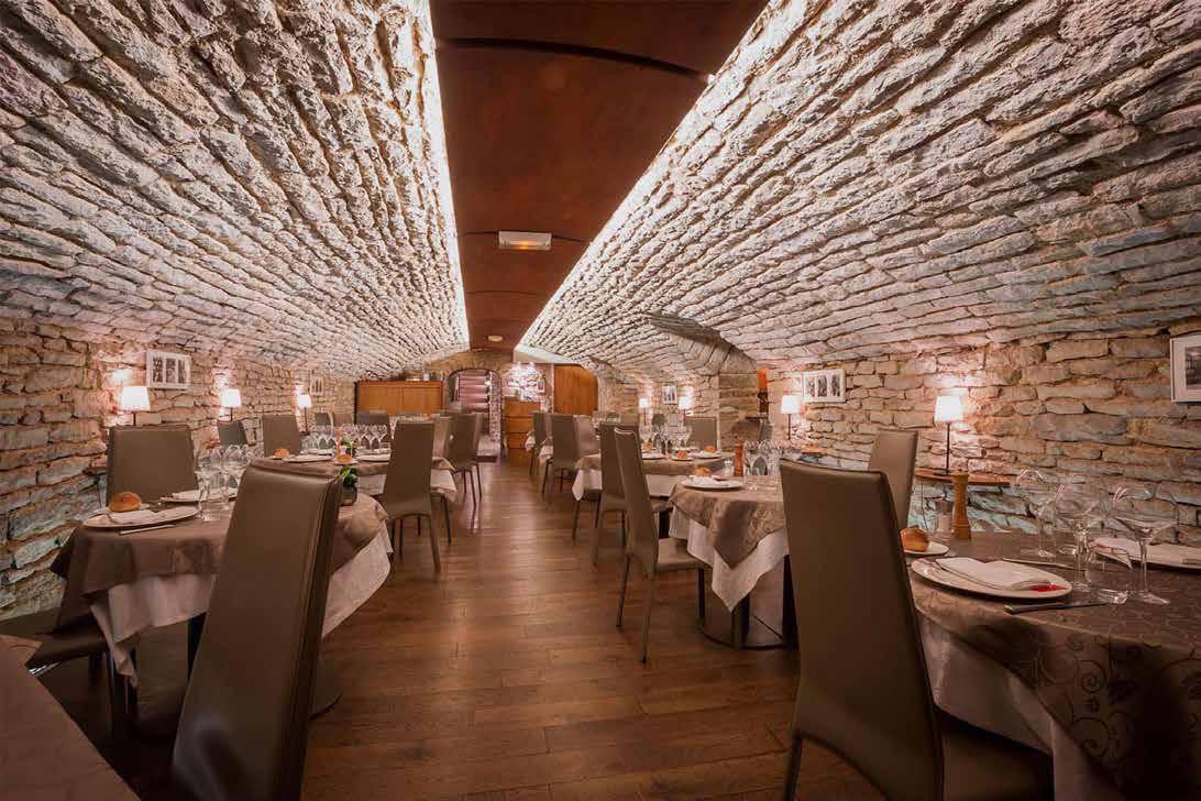 le caveau des arches je ena boljših tradicionalni restavracij v mestu Beaune.