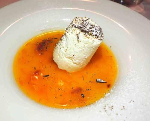 zmrzlina mlečnega zdroba v pomarančni omaki.