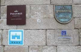 Pred vhodom v parador Santo Estevo.