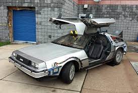 V filmih Back to the Future je bil časovni stroj takšen