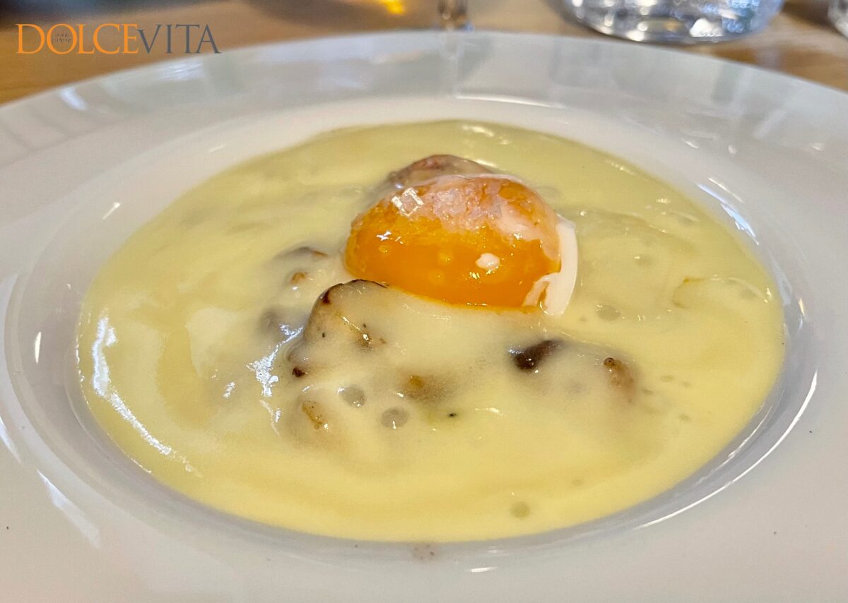 Juha iz lisičk, jurčkov in klobase.