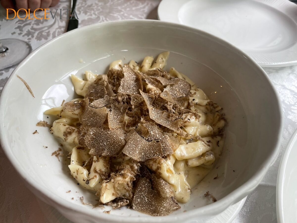 Pljukanci s tartufi.