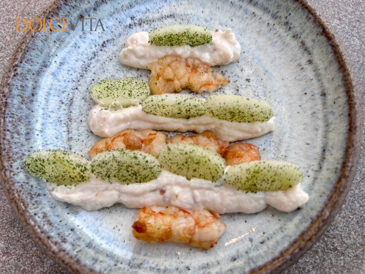 Brancin v morski travi in brancin s popečenimi drobtinami.