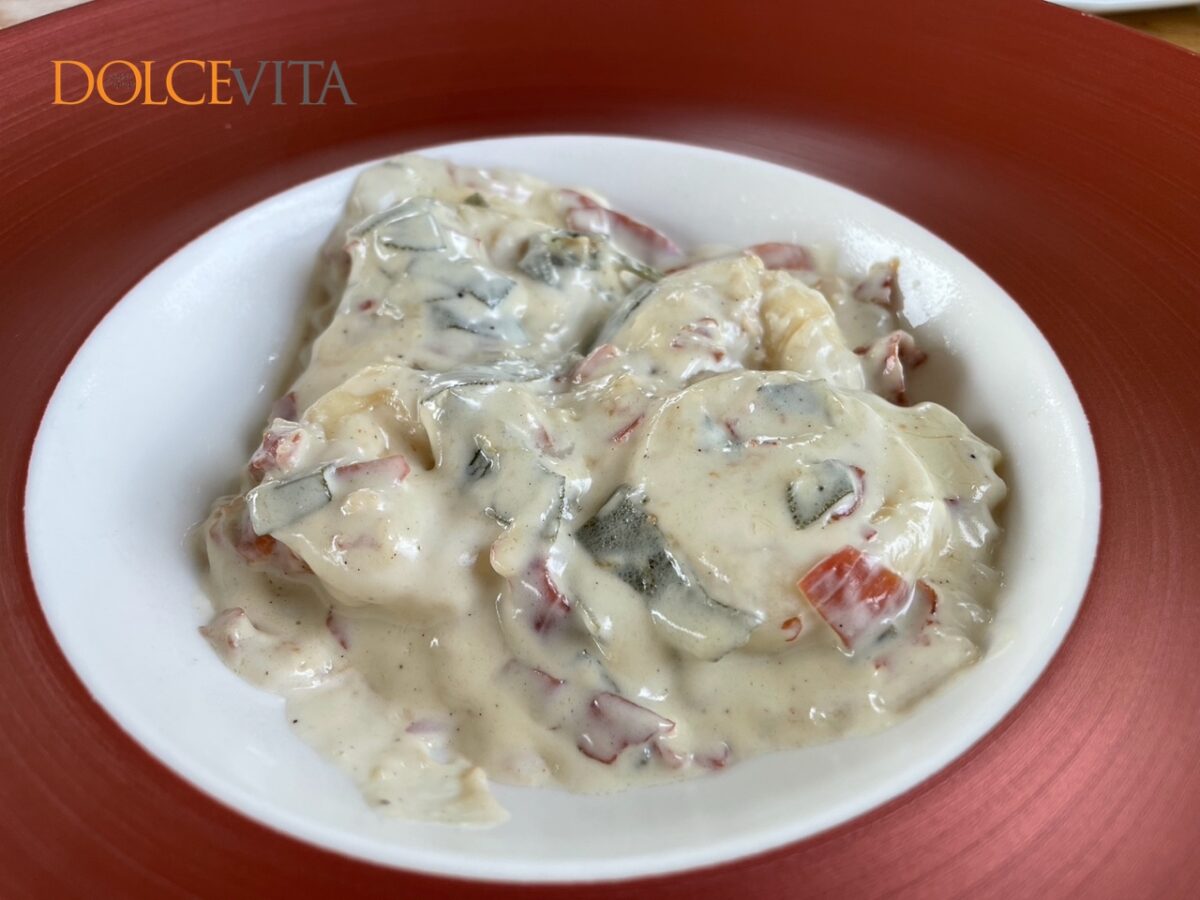 Ravioli s tremi siri.