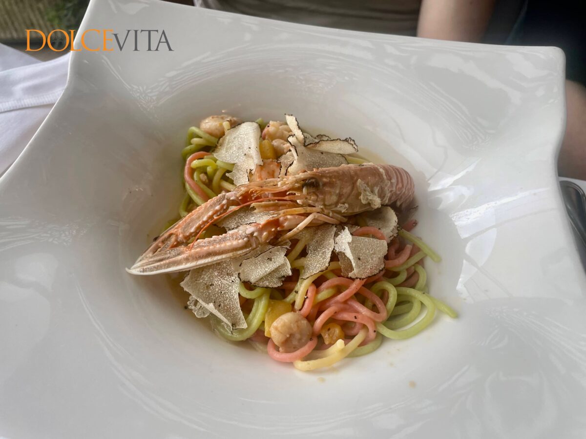 Domači špageti s tartufi in kozjo skuto.