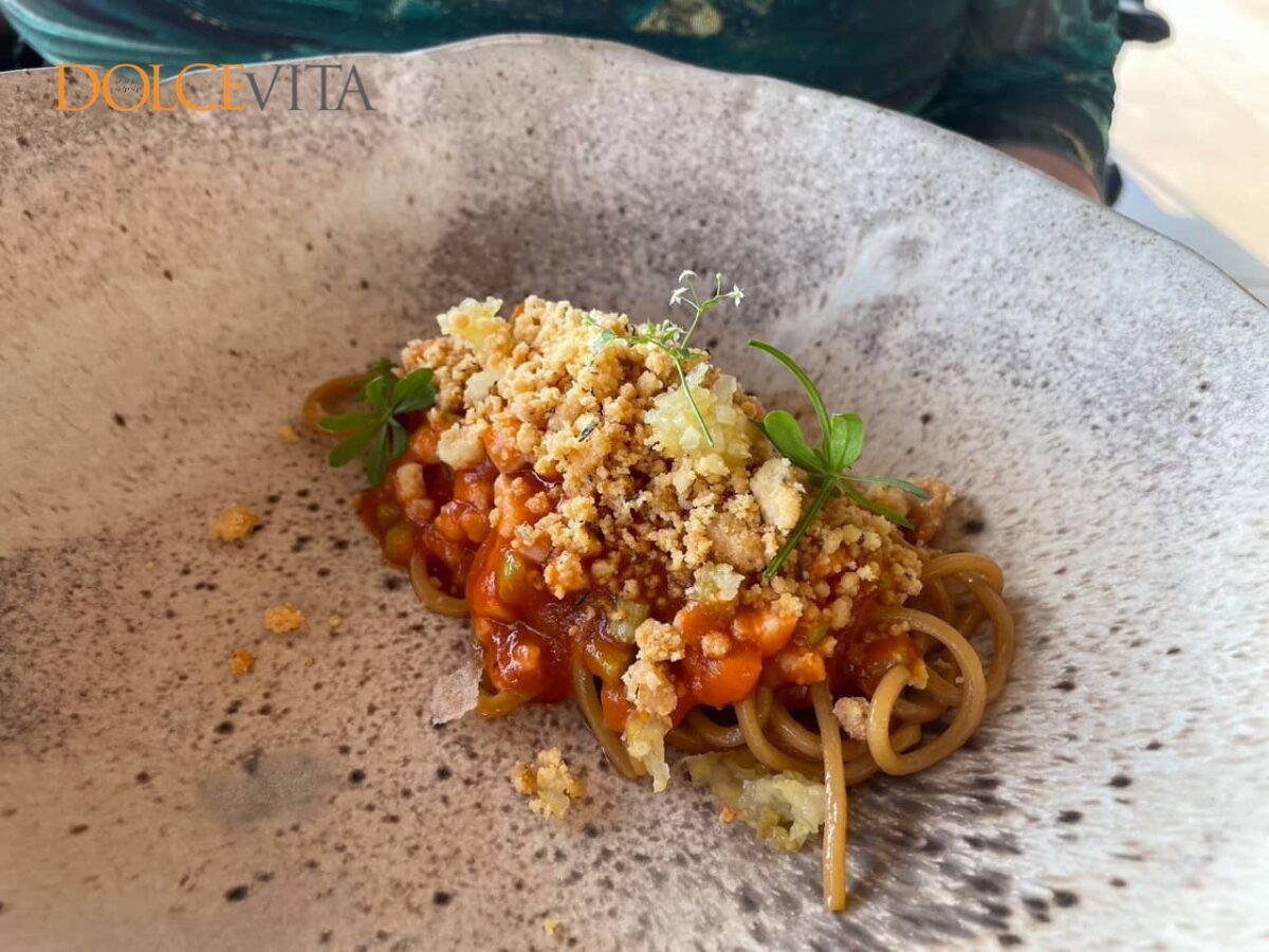 Tagliolini z omako sušenih paradižnikov lička grdobine s sirom Veli Jože.