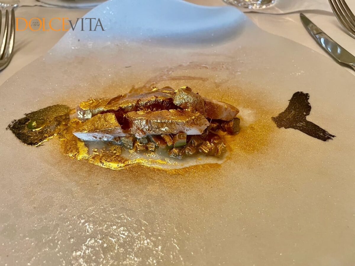 Zlati zobatec v obliki ješprenja.