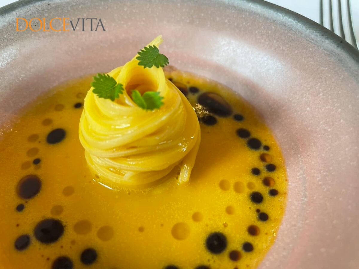 Drobni rezanci in sveža melona.