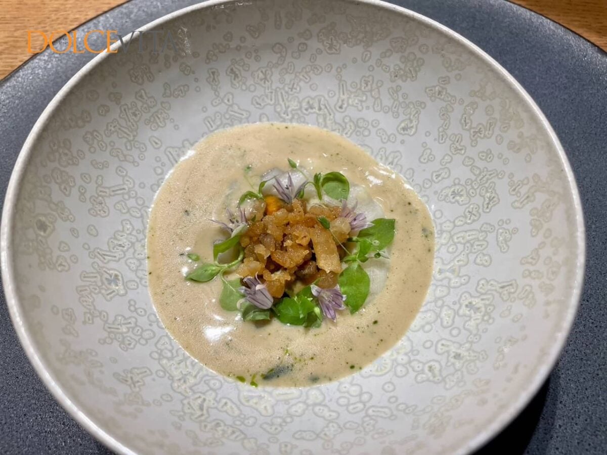 Merjasec z jajčevci in robidami.