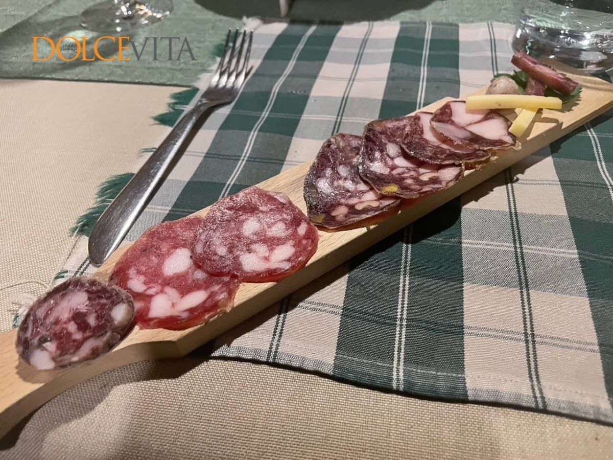 Izbor divjačinskih salam.