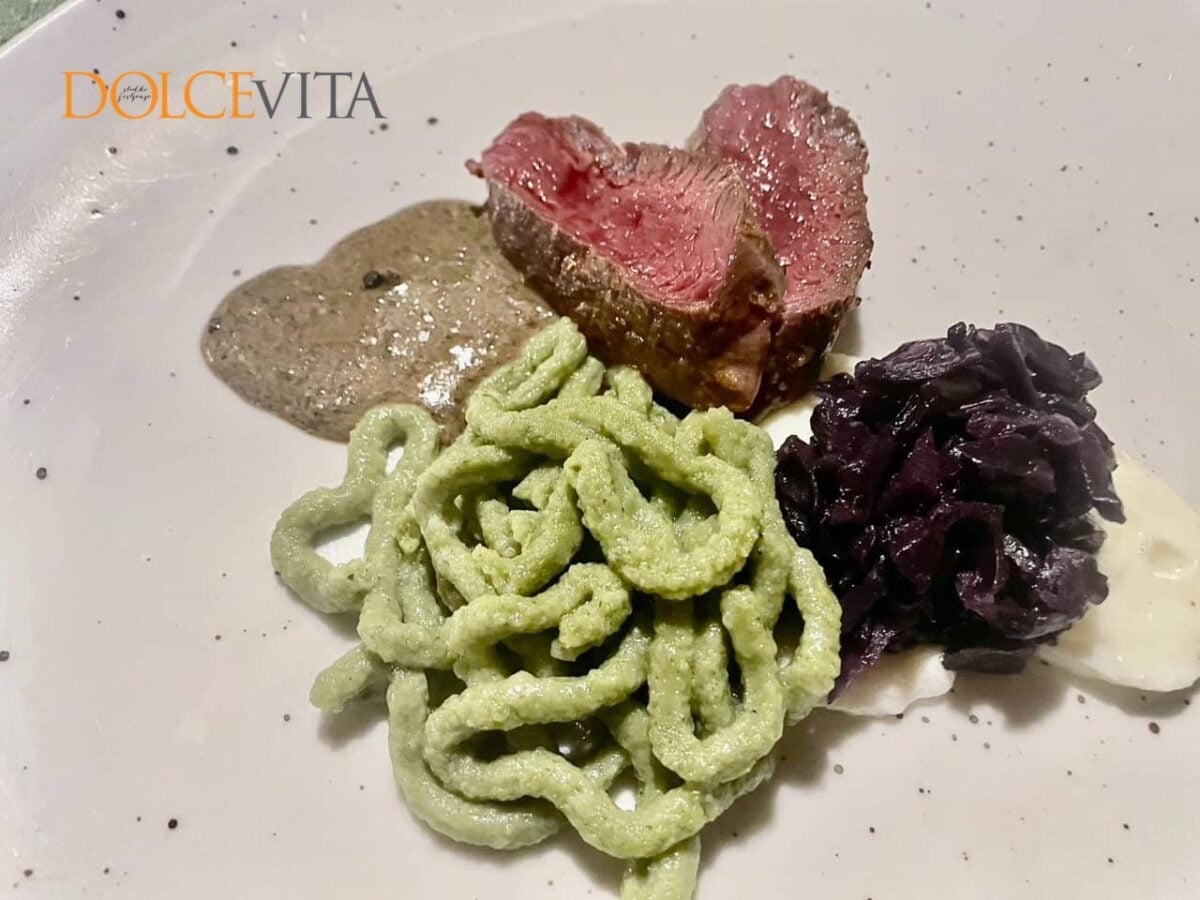 Muflonov biftek v vodnimi vlivanci.