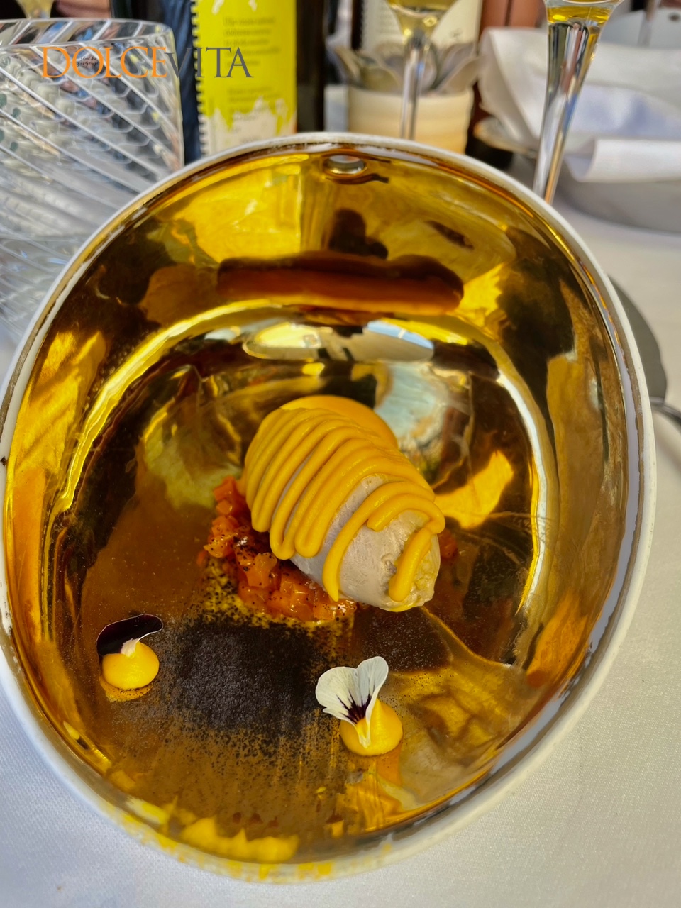 Fois gras s škampi in variacijo korenčka.